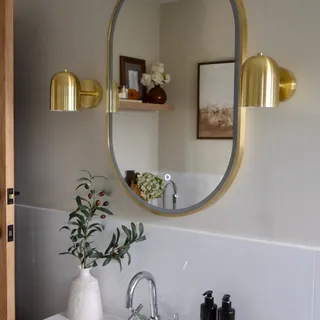 Ad | Still swooning over our bathroom mirror glow up with @pebblegreyuk 🥹 you can use code OURBUNGALOWJOURNEY10 for 10% off orders over £150 on their site 🫶🏼

We swapped in the Kali Pill-Shaped LED Il