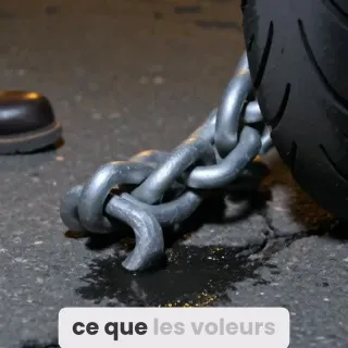 ⚠️ TA CHAÎNE MOTO AU SOL = UNE ENCLUME POUR LES VOLEURS

Si ta chaîne touche le sol, le voleur s'en sert comme enclume. Un coup de masse et le sol renvoie l'énergie pour casser le maillon net, peu imp