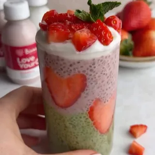 Name a better way to welcome spring than this Strawberry Matcha Chia Pudding with all the gut health benefits you could ask for 💚✨

Comment “Chia” and we’ll send you the recipe!