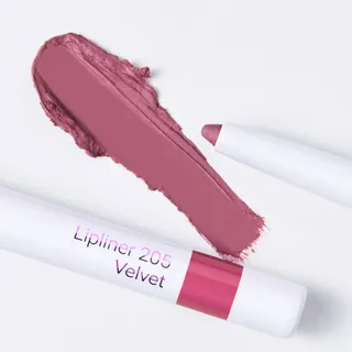 Für einen sauberen Lippenlook lohnt sich ein guter Lipliner immer. 💗

Der Lipliner Velvet 205 hat einen weichen Altrosa-Ton und passt besonders gut zu hellen oder kirschfarbenen Lippenstiften. Damit w