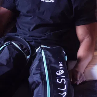 Testing out the @pulsioofficial recovery boots after a heavy leg session. Recovery is just as important as the workout itself. These are a game-changer for flushing out the legs and getting back to 10