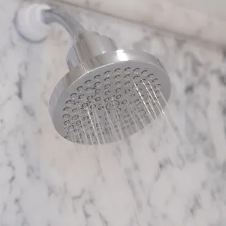 The ShowerPro Rain shower head with built-in filter reduces chlorine, impurities, and sediments while surrounding you with a soothing rainfall flow.⁠
⁠
✔️ Cleaner water with added minerals⁠
✔️ Softer 