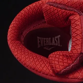 Footwork is everything

Our lightweight high-top boxing shoe delivers speed, comfort, and durability—perfect for training and competing.

The high-top design and ankle strap offer added support for qu