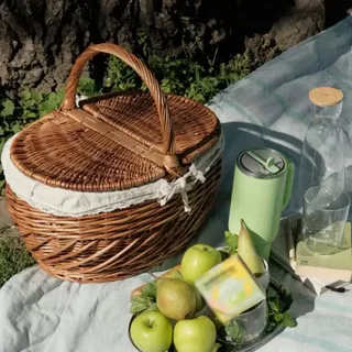 Birds chirping, leaves blowing in the wind, a calm spring picnic in the park. Your happy place awaits 🍃 

Can you guess what this new fresh flavor is? 👀