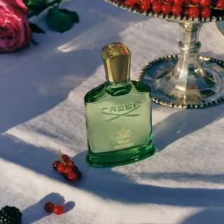 Behind half-opened garden gates, senses awaken wildly. Experience the vibrant tension between sophistication and wilderness as hand-harvested timur berry meets the green-fruit radiance of rose centifo
