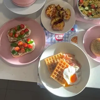 Aesthetic enough to earn their spot on the counter and functional enough to power you through the day with ease. These are our favourite appliances on daily rotation 💗🍵🍞🍗⁠
⁠
🏷️⁠
#cutecookware #homewar