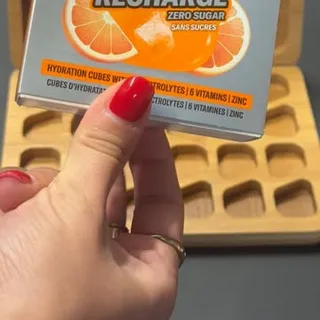 ASMR restock of our favorite electrolytes💧⚡

Watch the Microlyte RECHARGE collection being lined up perfectly - hydration never sounded this satisfying 🍊👀