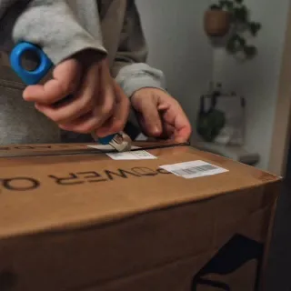 🇵🇹 
A energia da van acabou de subir de nível ⚡️

Unboxing da bateria + conversor da PowerQueen, e isto promete MUITO. 
Qualidade top e aquele feeling: agora sim, melhorou muito 😜

Se queres fazer upg