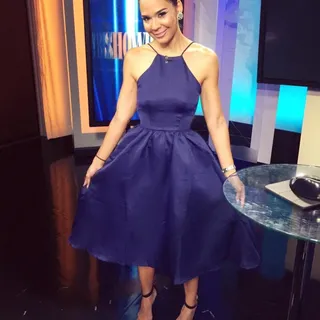 Hermosa y radiante Lució nuestra diosa Mariela Encarnación hoy en Showbiz, con un vestido azul marino de dbcstore.com, la mejor tienda Online para hacer sus compras. Disponible ya mismo😘😍#Repost @mari