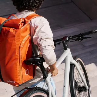 Unsere erste streng limitierte Tasche🧡👀

#otinga #shopper #shiny #planenstoff #fahrradtasche