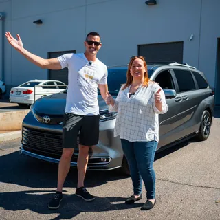 Congratulations Sarah!! 🎉 This week she took home the Toyota Sienna, $30k cash, $20k Disney Trip, AND a year supply of Starbucks gift cards!! 

It was so much fun getting to meet Sarah and talk about 