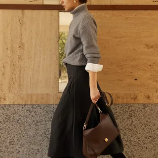 In motion, with ease. Nebula Hobo 36 in Pinecone moves naturally with you, finished with the quiet glow of the Nebula lock.

Shop now on WWW.MOONSHAFT.CO

#Moonshaft #Nebula #Nebulahobo36