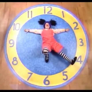 Must be time for the clock rug stretch! 💚
This was Loonettes first ever clock stretch! 🤡
The Big Comfy Couch x Retrokid is now available! 🎉

#retrokid #bigcomfycouch #molly #1990s