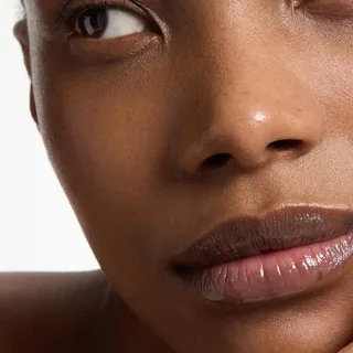 [ J-1 ] Enfin de la skincare pour vos lèvres. 

Dès demain 9h, découvrez le Soin Lèvres 3-en-1 pour des lèvres sublimées durablement.