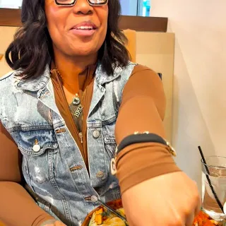 Networking just got smarter. @dot.cards 
This dot NFC wristband lets me share my contact info with one tap, no paper business cards, no typing, no hassle.

Perfect for content creators, entrepreneurs,
