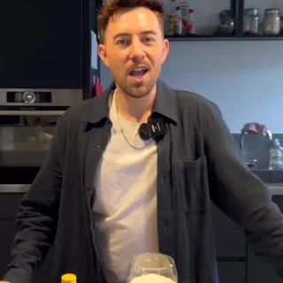 🤤 Dieser Cheesecake im Glas ist gefährlich lecker…
Cremig, frisch & mit einem Ingwer-Kick dank Kloster Kitchen Ingwer Shot Classic 🍋🔥

Wer würde das sofort löffeln? 😍👇

👉 Für mehr Rezepte folgen!

#ch