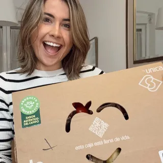 UNBOXING DE LA CAJA SALUDABLE 📦

¿Te cuesta comer fruta y verdura?🍌

Mejor que el día de reyes, ha llegado a casa la @la_caja_saludable de @unicagroup 🍅

Sabemos que la base de una alimentación saluda