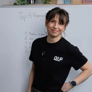 Härter trainieren bringt nichts, wenn die Erholung stagniert. 📉

Fortschritt entsteht nicht im Satz, sondern in der Phase danach. 
Wer seine Regeneration ignoriert, riskiert nicht nur Plateaus, 
sonde