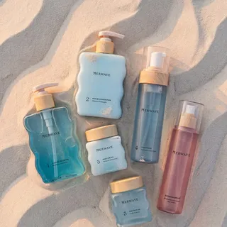 Summer’s around the corner…and your waves don’t need to panic. 

The Wavy Hair Kit gives you soft, defined waves that actually hold, and the refresh spray is there for day 2, 3 , whenever things get a