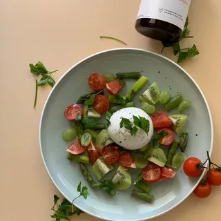 Kann man zu einem leckeren Sommersalat überhaupt nein sagen💥?…
.
.
…besonders wenn vom Sommer nichts zu sehen ist 😂..was unsere Lieblingszutaten für einen Sommersalat sind? Die letzten erhältlichen gr