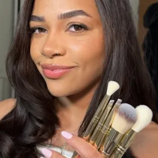 You asked... We made it happen⭐️
The Signature Brush Set is here!
Perfectly curated to help you do more with less - A full face in five brushes

#sculptedbyaimee