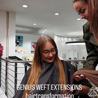 #geniuswefts EXTENSIONS by @globalextend ✨️

GENIUS WEFT EXTENSIONS @globalextend
2X #04 60 cm
1x #2B 60 cm

COLORATION Color touch @wellapro_dach
ROOT: 4/19 + 1,9%
LENGHTS: 5/19+ 7/19 2:1+ 1,9%

#gen