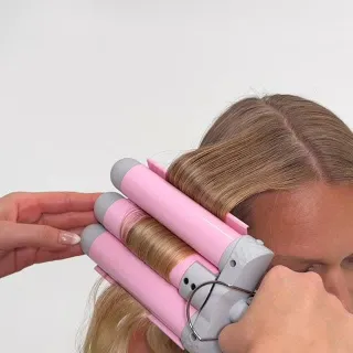 STOP getting crease lines ❌
The trick? Don’t stretch your hair tight between each clamp
Keep it loose = soft, natural waves every time 🌊

#hairhack #waver #hairtips #mermadehair #beachwaves hairtok ea