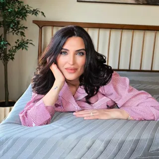 I recently upgraded my sleep with this Novilla 14-inch cooling foam mattress…

It has multiple foam layers that give the perfect balance of comfort and support, so your body feels really well supporte