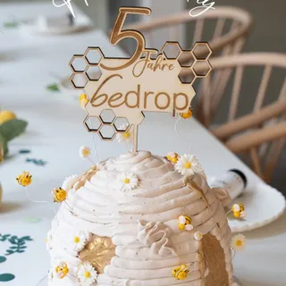 Happy Bee-Day – 5 Jahre bedrop 🥹 

Es ist so verrückt, wie viel in diesen Jahren passiert ist. Und das ist erst der Anfang. 

Excited auf alles, was noch kommt 💛✨
___

#recap #bedrop #dankbar #jubiläu
