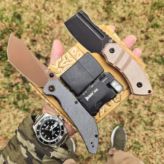 #micartamonday carry featuring the Invicta Pro Diver,  Tenable Tipper, Kansept Korvid S, Wuben G5 and a Zippo. The gold bandana adds a nice touch too!
@invictawatch @tenableknives @kanseptcutlery @wub