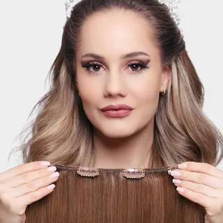 Grosse Momente verdienen voluminöses Haar. 💍
Clip-ins geben dir in Minuten den luxuriösen Finish!
Natürlich, leicht, makellos.

Jetzt Clip-ins mit 15% sichern 💕

#hair #hairextensions #haircolor #hick