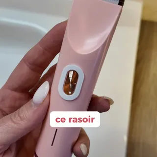 Rasage classique = coupures, irritations, rougeurs... STOP. 🛑

Dites bonjour à la douceur absolue avec Klyne. 💖
✨ Rapide
✨ Zéro irritation
✨ Douceur garantie

Rejoignez la révolution Klyne et retrouve