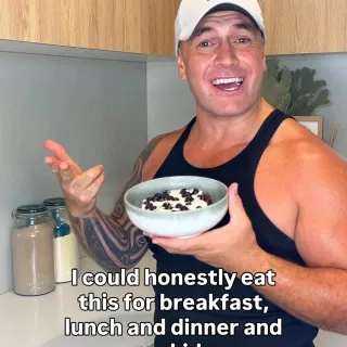 🍫🍫High Protein Indulgent Chocolate Pudding! 🍫🍫

Tag someone to make this for you 🤜🏽🤛🏽😁😎

3 main ingredients - cooked in 3min!! 

496 cals - 59g Protein, 34g Carbs, 15g Fats 💪🏽💪🏽

Ingredients:
1 Banana