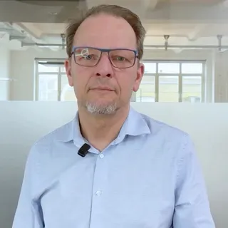 Episodische oder chronische Migräne – wo liegt eigentlich der Unterschied? 🫯
 
🤯 Während manche nur gelegentlich unter Migräneattacken leiden, kämpfen andere deutlich häufiger mit Beschwerden. 😮‍💨 Und