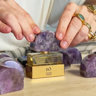 No two are ever the same.

Our caps are carved from natural gemstones, each one shaped by nature and finished by hand. Variations in color, texture, and pattern are not imperfections, they are what ma