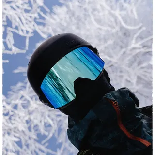 Your vision stays locked in.
Sharp. Stable. Uncompromised.

Because in the mountains, confidence starts with clarity.

Photo @xavbarf