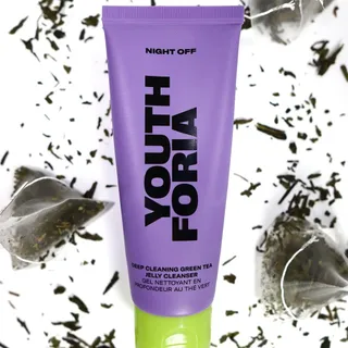 Tea time for your skin 🫖 Infused with green tea leaf powder, our Night Off Face Wash doesn’t just cleanse, it soothes and calms your complexion with every gentle massage. Two minutes of self-care that