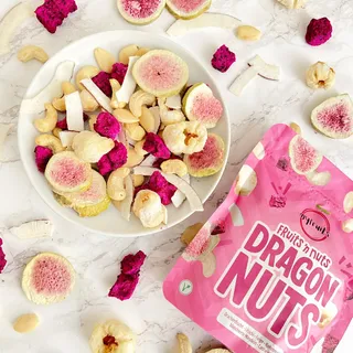 Jetzt erhältlich: Aloha im Beutel 🌴✨

DragonNuts bringt dir exotischen Crunch direkt in den Alltag: fruchtige Drachenfrucht, süße Litschi & Feige treffen auf knackige Mandeln, Cashews & Kokos 🥥💥

Ein 