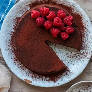 Sweet Potato Chocolate Tart ↓

This no bake sweet potato chocolate tart is rich, silky and deeply chocolatey, with sweet potato giving it that naturally smooth, almost mousse like texture. 🤎

It’s one