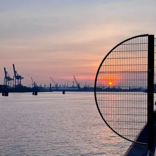 Ein Abend in Hamburg und der Himmel liefert mal wieder richtig ab 😍🌇

📸 Derya 
📍 Hamburg, HafenCity

#Hamburg #HafenCity #Sonnenuntergang #Abendstimmung