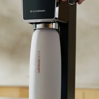Your go-to drinks, on the go. 🍹💨 Enjoy your fave sparkling drinks anywhere with our metal carbonating bottle. #FizzandGo #SodaStreamCanada