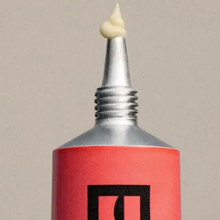 Some marks define us. Others simply fade.
For age spots, sun spots, and post-acne marks that linger. Precision starts here.

The Mark targets discoloration at the source with a concentrated blend of t