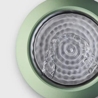Ultrasonic ripples within the Dental Pod's tank create millions of nano-bubbles that expand and burst in a high-energy process, destroying harmful bacteria and removing buildup ✨
