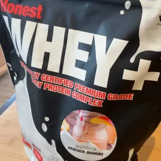 🍑 Ups... hab ich das etwa mitgenommen?! 🤫

Leute, ich muss euch was beichten... Mein Trainer vom @biofit_celle hat mir das Honest Whey+ von @sinob zum Probieren gegeben. Er meinte „Probier mal“, ich h