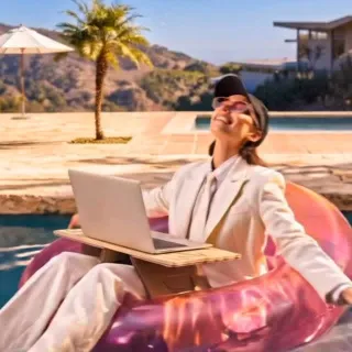 We can’t be the only ones reeling from #bieberchella 💛 To prep for next weekend’s action, all we effectively need is the Orgamie Laptop Desk. And maybe an iced spirtzy drink propped up on our Origamie
