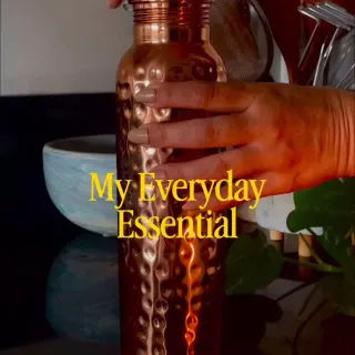 I start my day with it and end my day with it.
That first sip in the morning, the one I carry through work, travel, meals and quiet pauses this copper bottle is always by my side🍃
Rooted in age-old wi