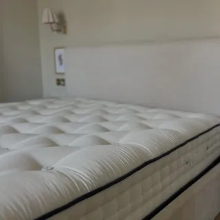 Obsessed with my @harrybenmore mattress that arrived this week. I went for the Alpaca superking and it’s so lush and squishy and like sleeping on a cloud. Also so high so I’m feeling like a queen lol.