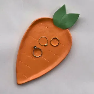 Carrot Trinket Dish 🥕🐰 Made from air dry clay. What vegetable dish would you make? #airdryclay #airdryclayideas #clay #easter #carrot