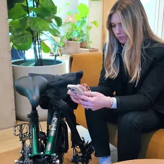 Coffee runs just got better with the ENGWE ZIP ☕⚡
Credit to @electroheads

…

#ENGWEZIP #PortableEbike #CityCommuter #UrbanMobility #FoldableEbike