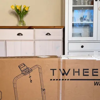 🚶‍♂️💨 Bringe Bewegung in deinen Alltag – mit dem Twheels WalkingPad! 🚶‍♀️💨

Arbeiten, Netflixen oder Telefonieren und dabei aktiv bleiben? Kein Problem! 

Mit unserem WalkingPad kannst du ganz einfach